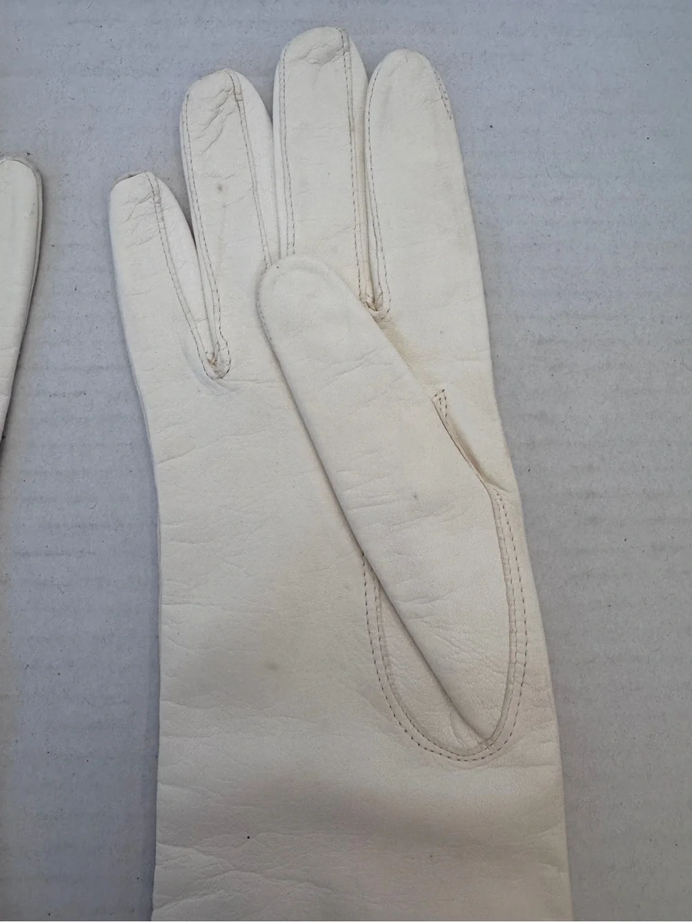 Vtg 1950s Macys Associates White Italian Kid Leather Gloves Silk Lined Size 7